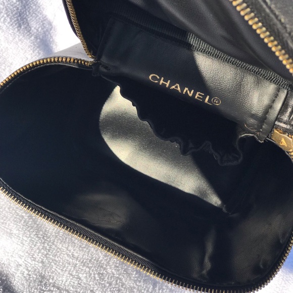 Chanel Vanity Case - Picture 6 of 8